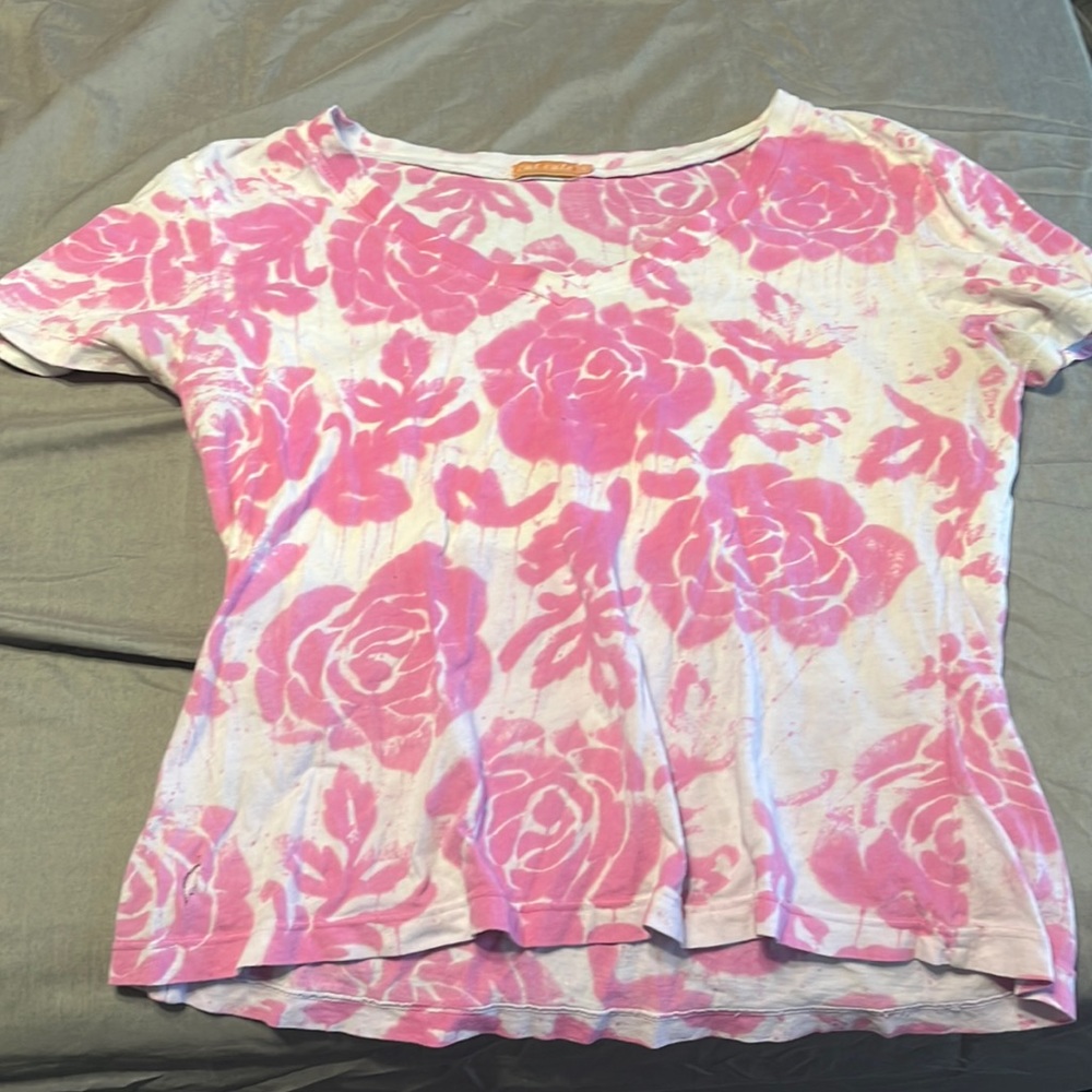Pink and white roses short sleeve v-neck